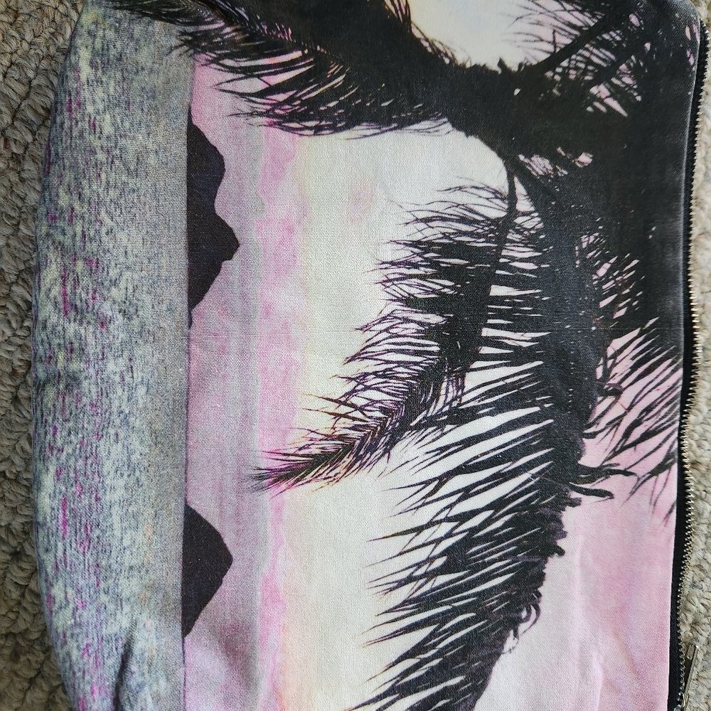 Samudra Mid-sized pouch
